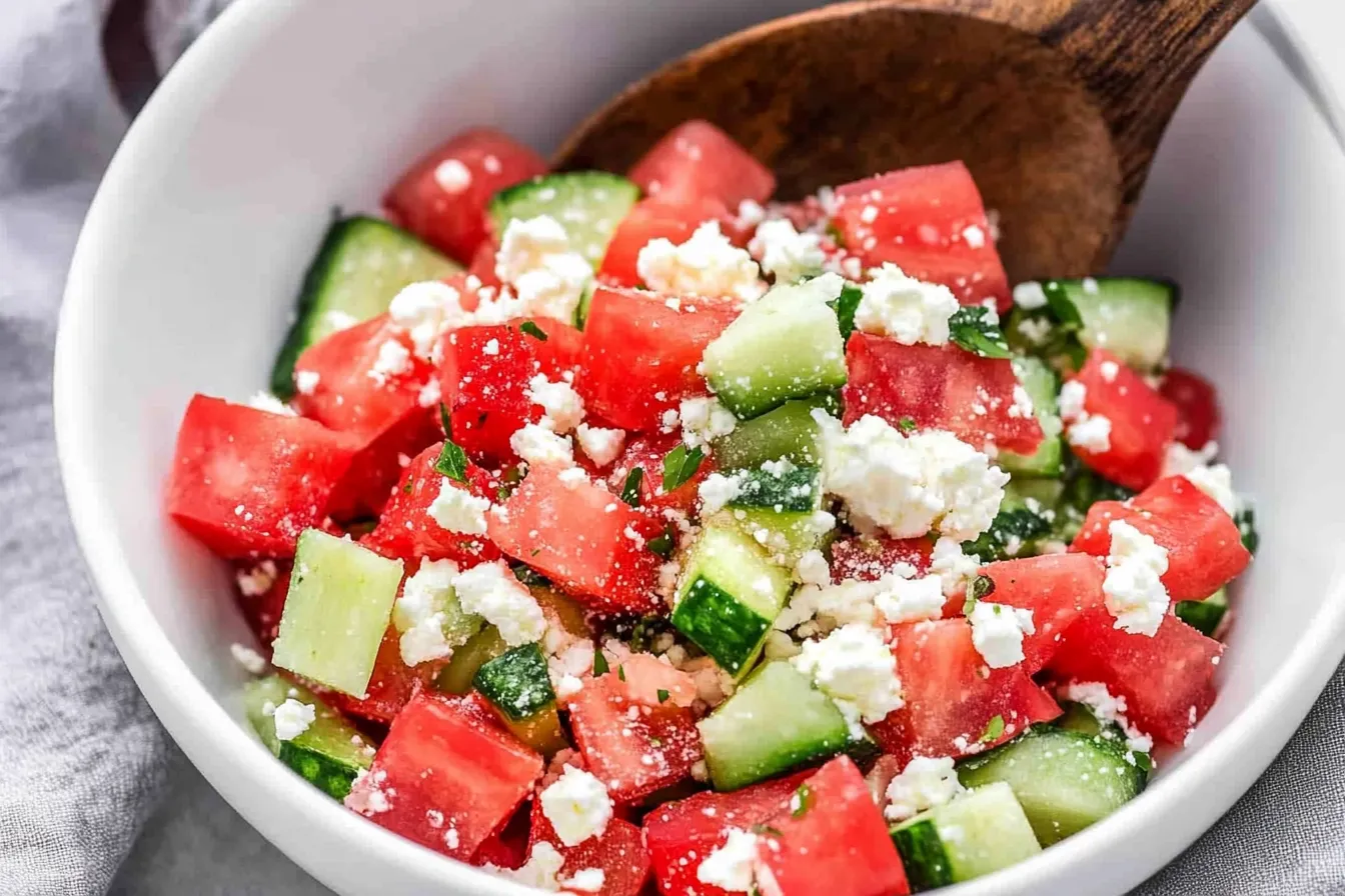 Wassermelonen-Gurkensalat mit Feta und Minze