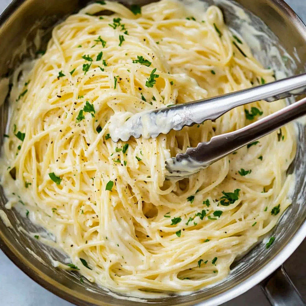 Knoblauch-Parmesan-Pasta (aus einem Topf)